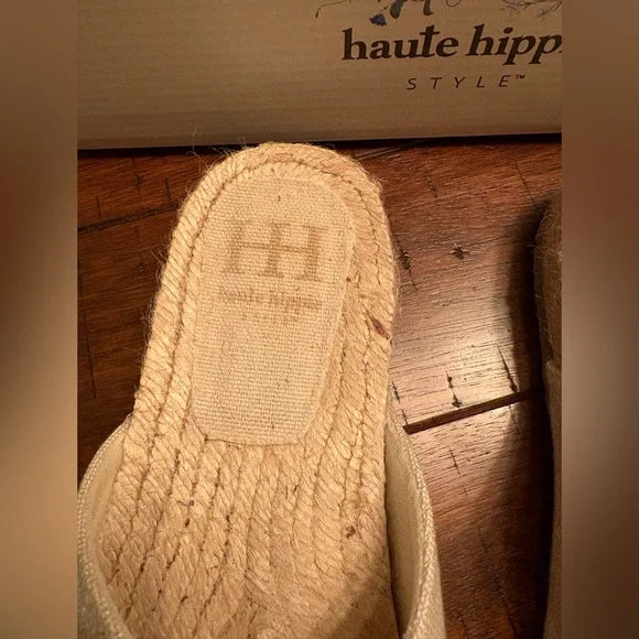 Haute Hippie Nikki Tan Sandals with Brushed Gold Accents - Size 8 - New w/box - Picture 5 of 6